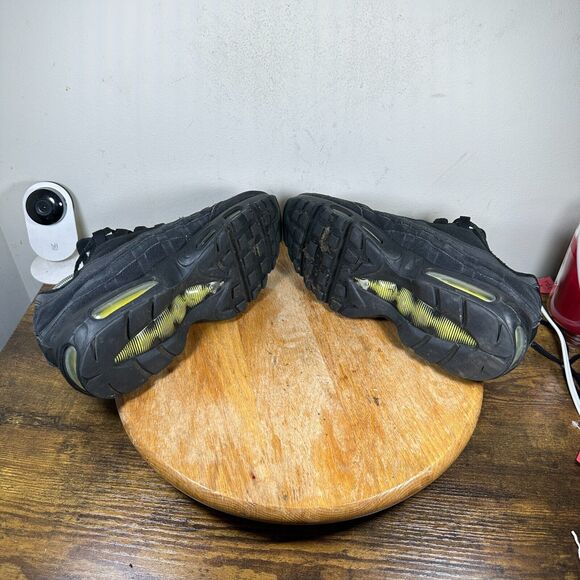 Air Max 95 Black Yellow Strike Mens Size 9.5 Shoes DO6704-001